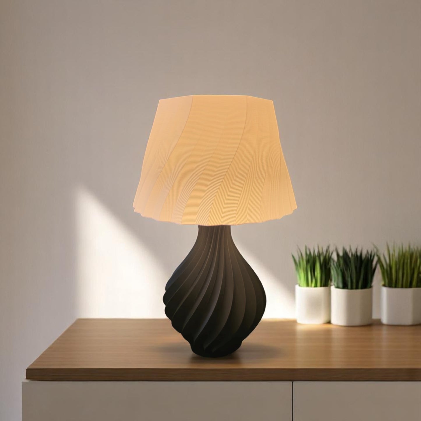 ✨ Stilvolle Vase trifft auf warmes Licht – Deine neue Lieblingslampe! ✨